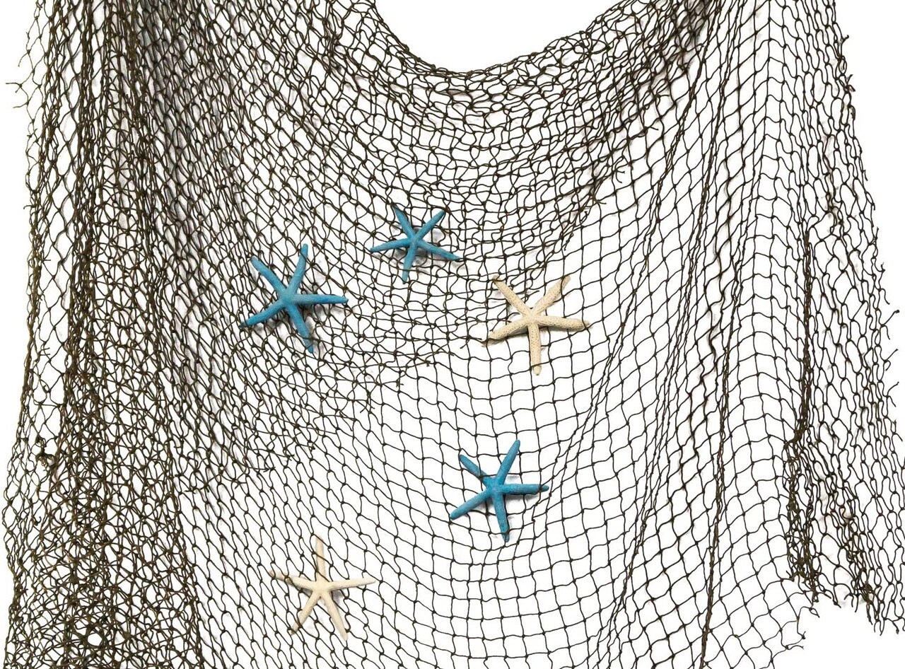 Fishing Net Decor – Real Repurposed 5x7ft Fishing Net for Wall with 5 Finger Starfish 3"-4", Beach Party & Nautical Decorations – Authentic Fish Netting for Pirate & Mermaid Themes – Indoor Outdoor Coastal Home Décor